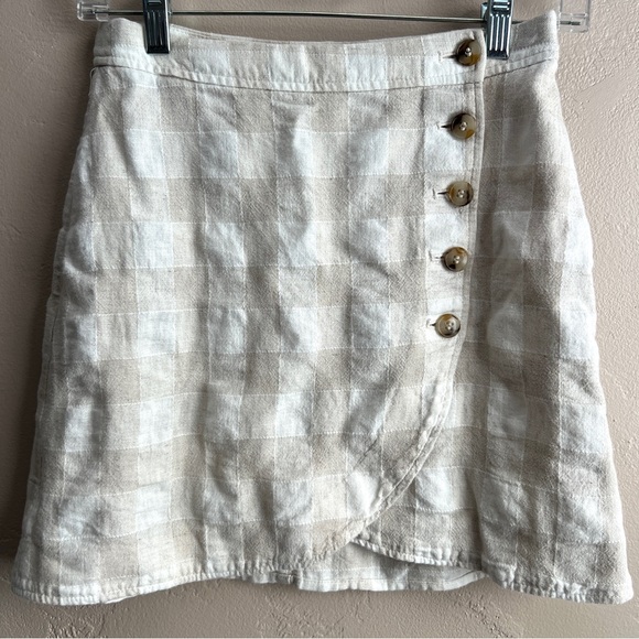Madewell Tulip Plaid Button-Detail Wrap Skirt - Picture 4 of 8
